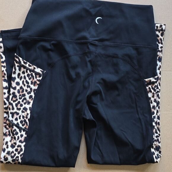 Zyia Active Black 20" Crop - Picture 3 of 7